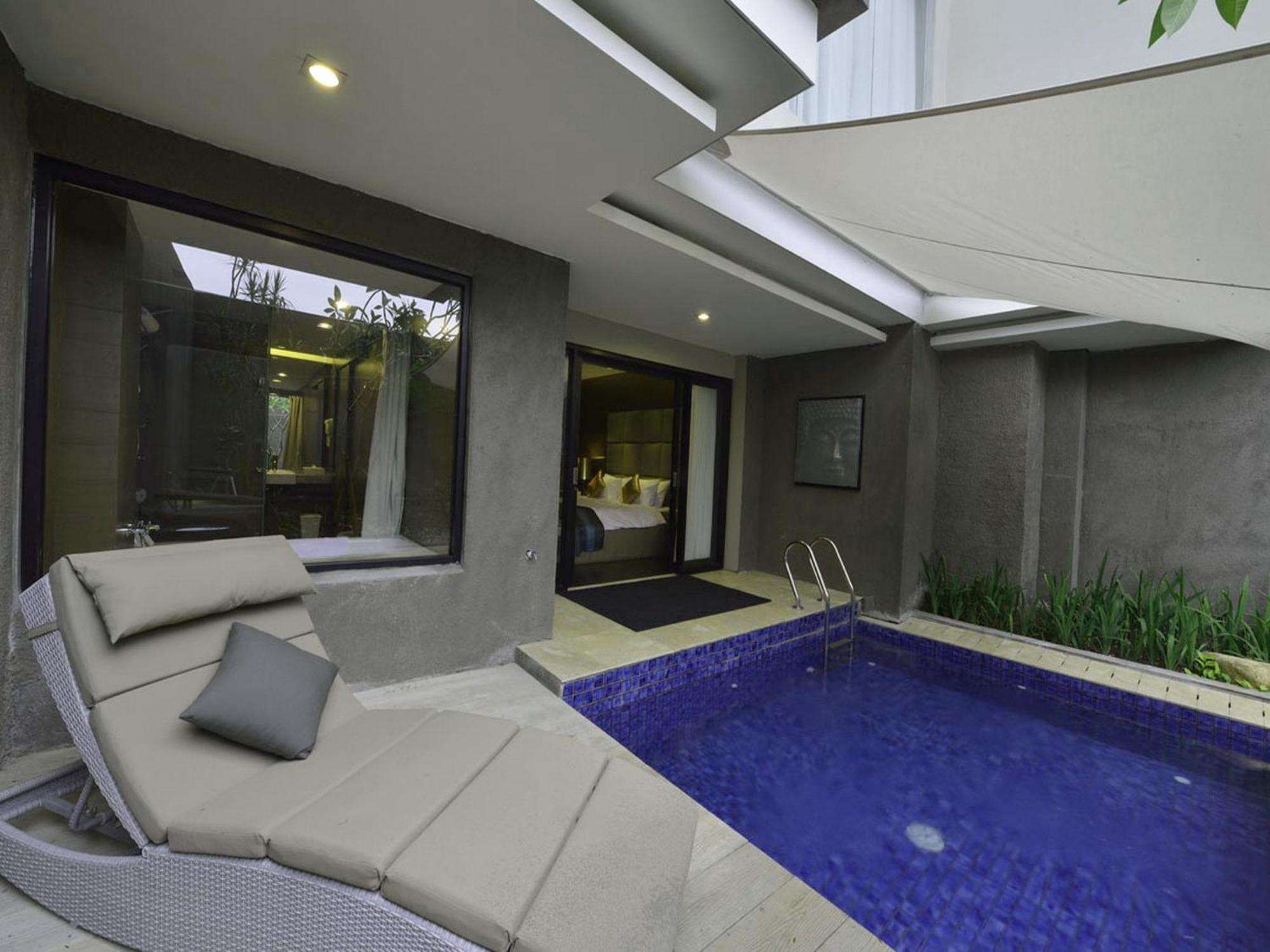 Suite with Private Pool,1547313643:JPEG