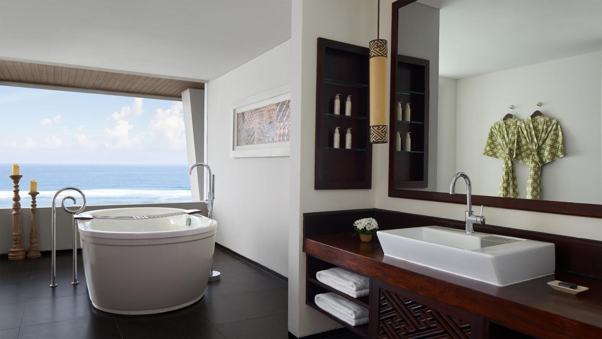 Honeymoon Ocean Front Suite Benefit