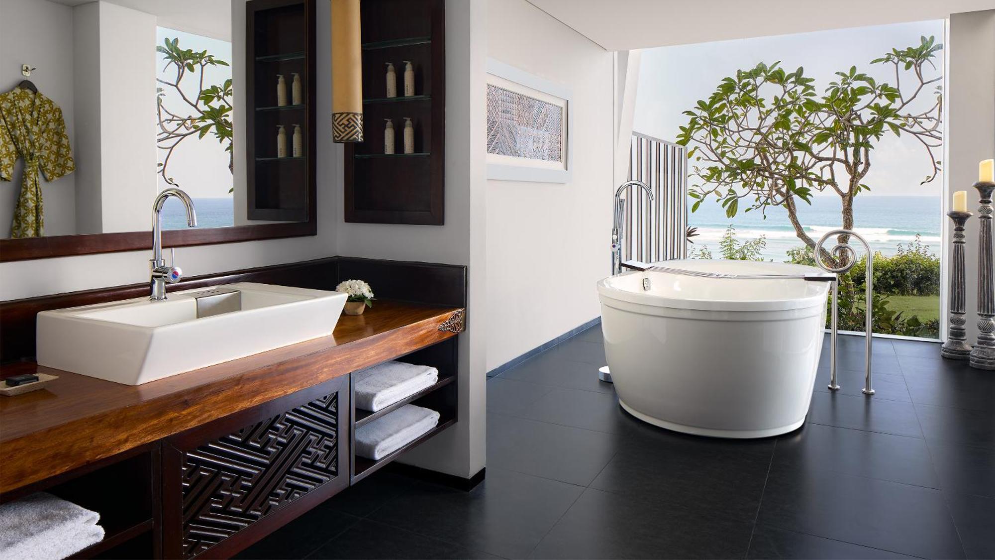 Honeymoon Ocean Front Pool Suite Benefit