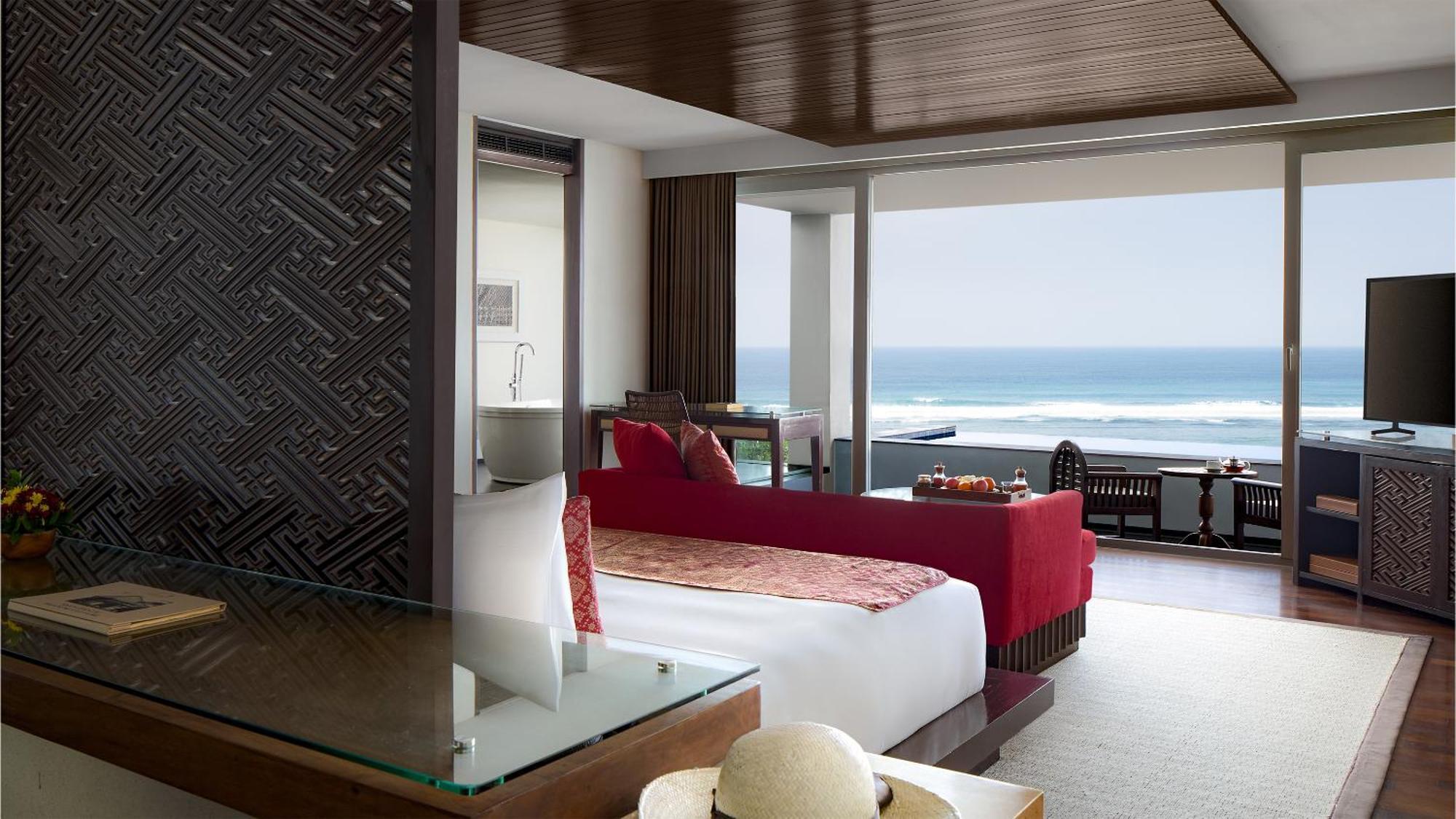 Honeymoon Ocean Front Pool Suite Benefit