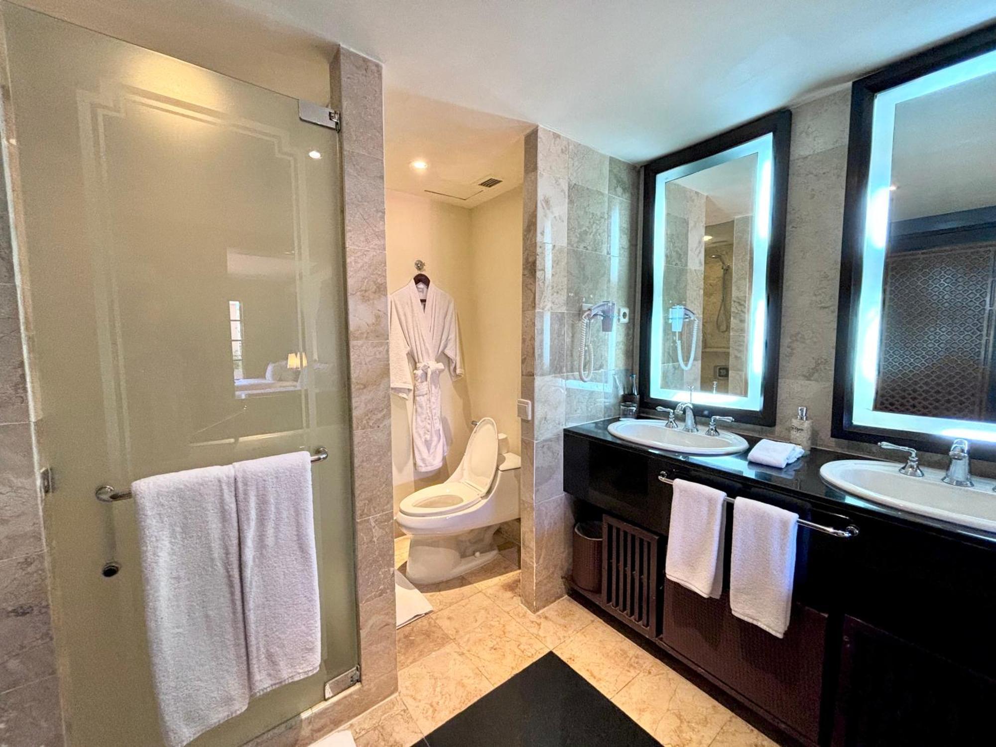 The Ayodya Palace Twin Room with Club Benefits