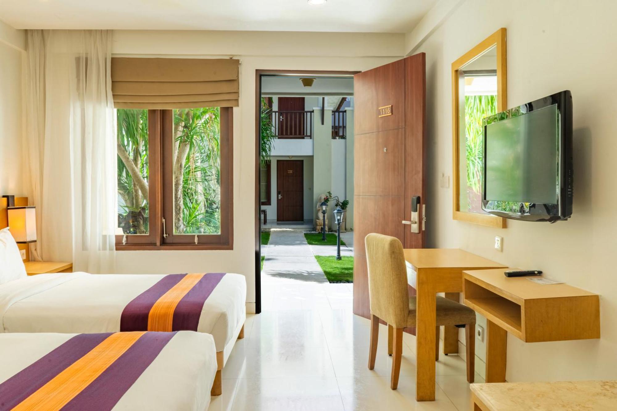 Relaxing Courtyard Room