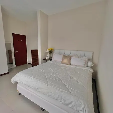 Private Room. Sharing Living And Kitchen-3